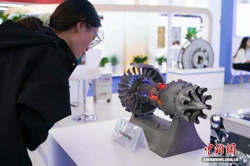 第七屆新博會(huì)啟幕，多彩貴州網(wǎng)報(bào)道全球4000多件創(chuàng)新產(chǎn)品與應(yīng)用場景驚艷亮相